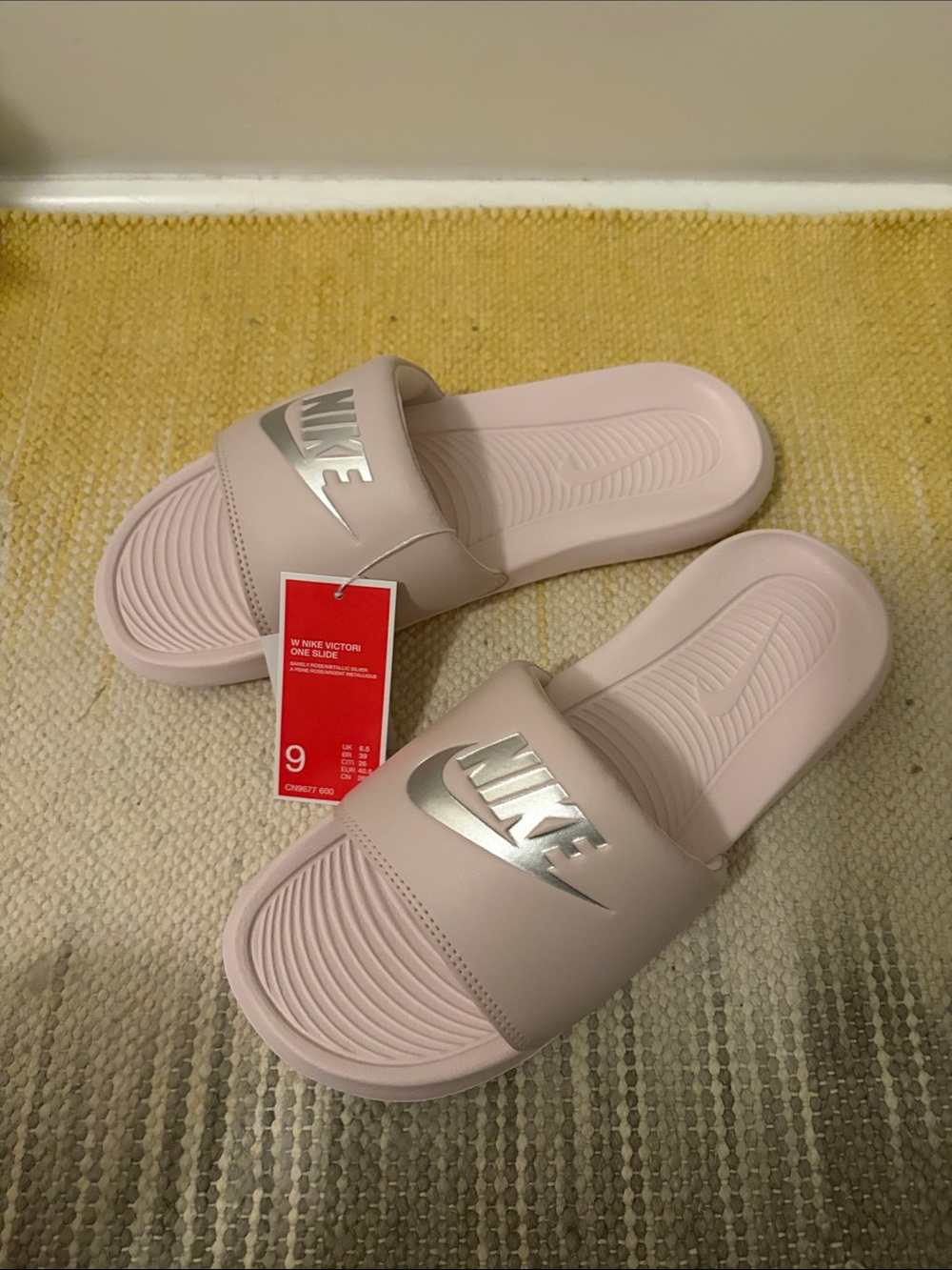 NWT Nike victory one Women's Slide Sandals with Silver Logo
